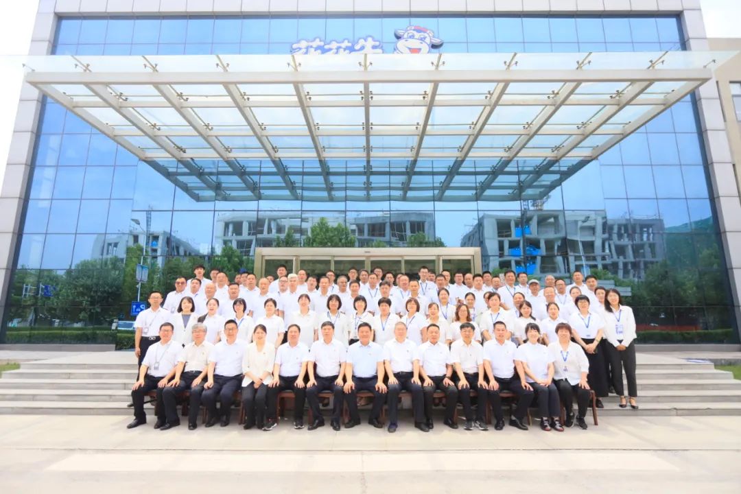 中国共产党B体育在线登录第二届委员会第二次党员大会胜利召开