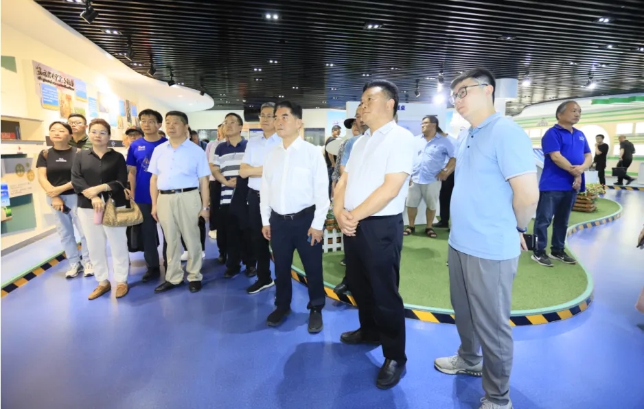 B体育在线登录丨中国人民大学河南校友会莅临B体育在线登录参观座谈