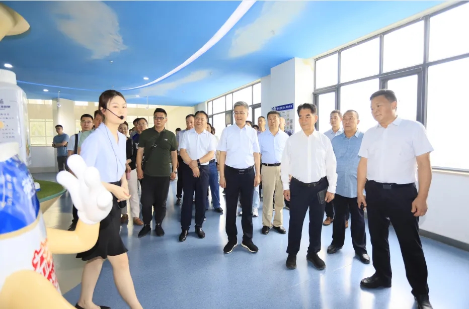 B体育在线登录丨中国人民大学河南校友会莅临B体育在线登录参观座谈