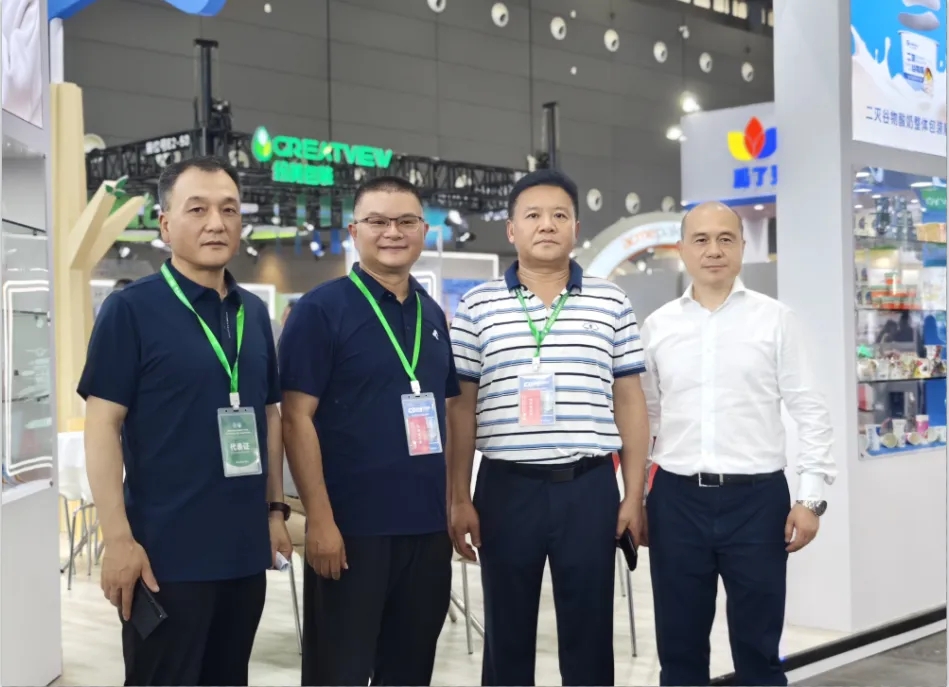 B体育在线登录乳业集团党委书记、董事长唐洪峰一行参加中国乳制品工业协会第三十次年会暨2024中国（国际）乳业技术博览会