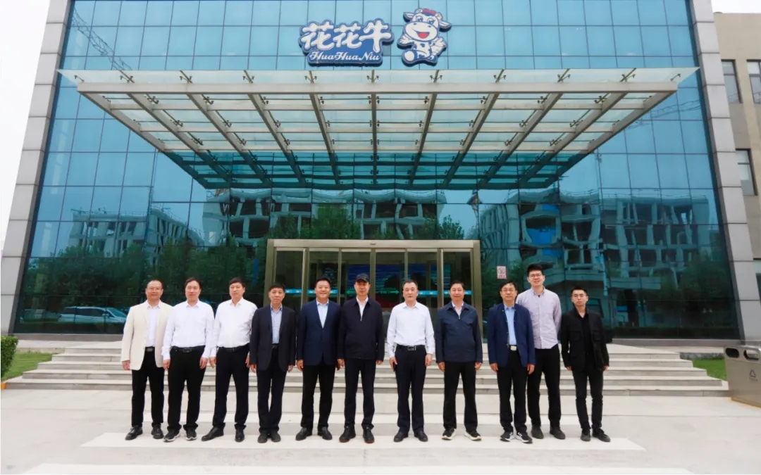 中国工程院院士任发政莅临B体育在线登录乳业集团调研指导工作