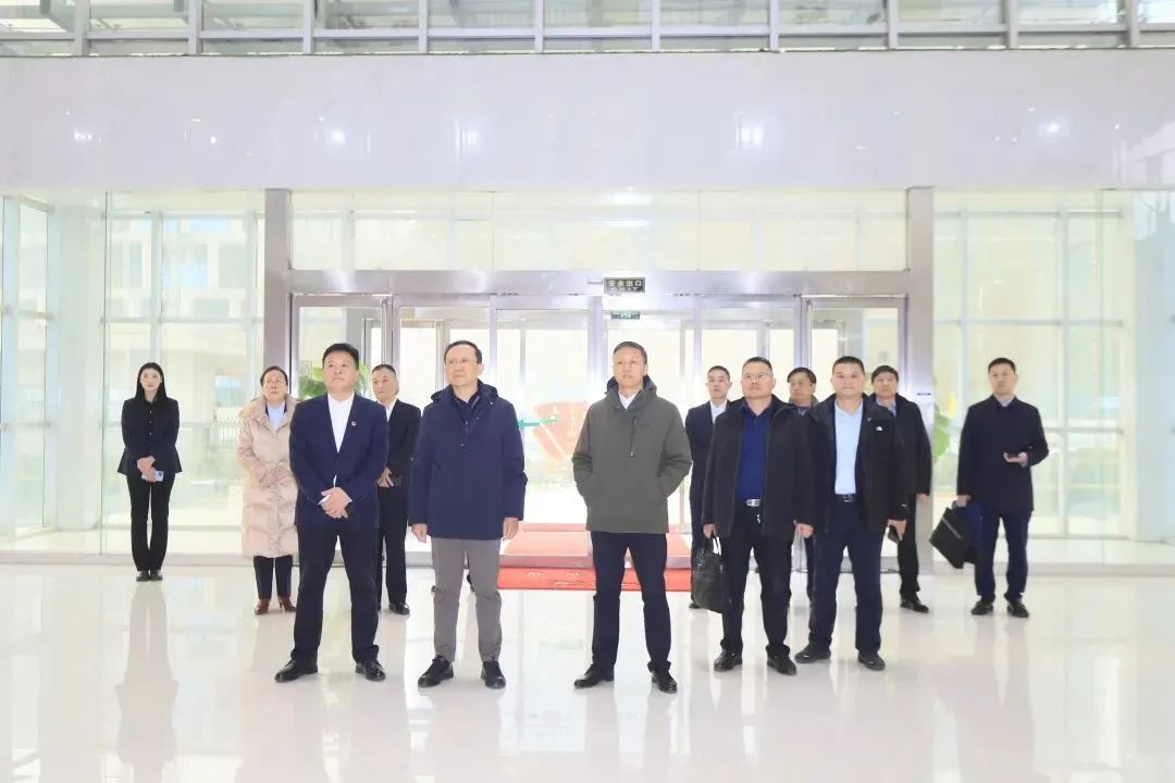 省政府国资委党委书记、主任李涛一行到B体育在线登录乳业集团调研 省政府国资委党委书记、主任李涛一行到B体育在线登录乳业集团调研