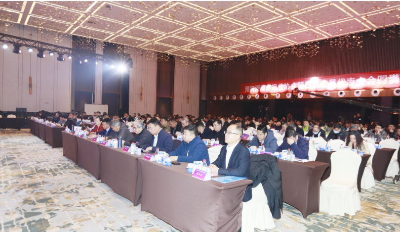 河南奶业发展启航新征程——B体育在线登录乳业集团党委书记、董事长唐洪峰当选河南省奶业协会会长