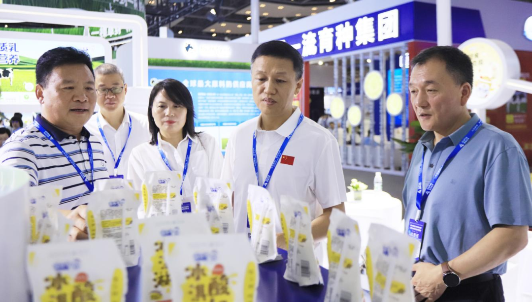 启航新征程 点亮新赛道丨B体育在线登录乳业集团参加第十四届中国奶业大会暨D20峰会，荣获“中国乳制品生产企业现代化等级5A级”评定殊荣