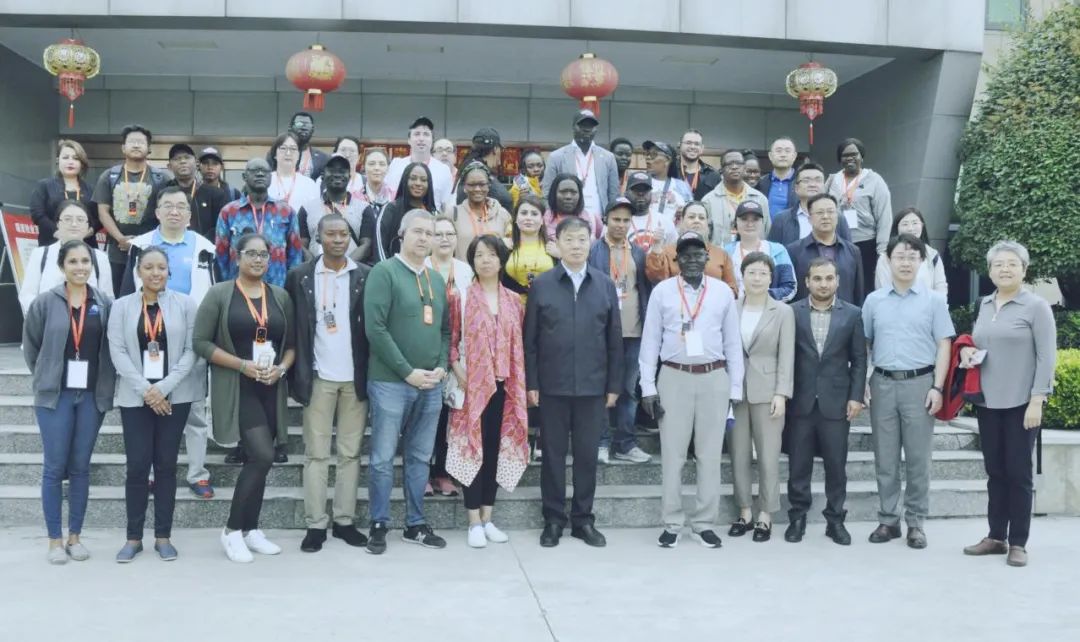 北京大学南南合作与发展学院教授、全球伙伴关系主任周咏梅一行莅临B体育在线登录平舆瑞亚牧业参观调研