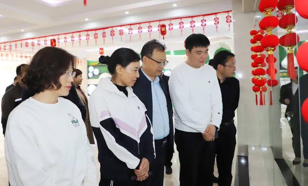 B体育在线登录丨驻马店市遂平县政协党组书记、主席张卫东一行莅临B体育在线登录鲁山瑞亚牧场参观 B体育在线登录丨驻马店市遂平县政协党组书记、主席张卫东一行莅临B体育在线登录鲁山瑞亚牧场参观