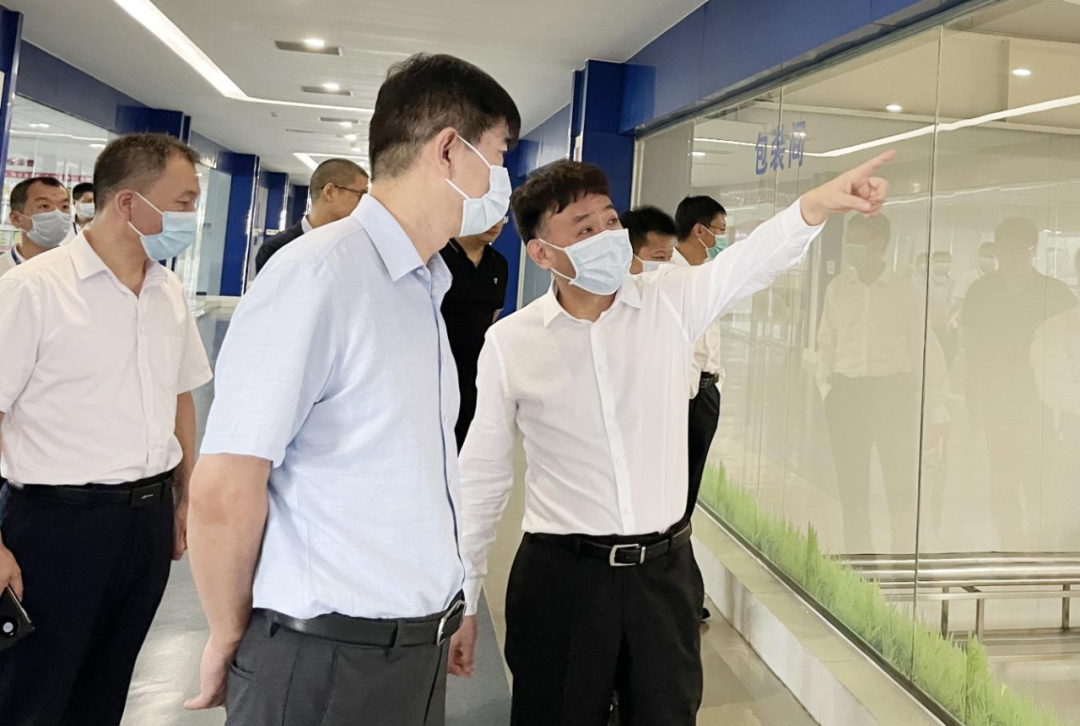 快讯丨河南省人民政府国有资产监督管理委员会副主任刘银志莅临B体育在线登录乳业集团参观座谈 快讯丨河南省人民政府国有资产监督管理委员会副主任刘银志莅临B体育在线登录乳业集团参观座谈