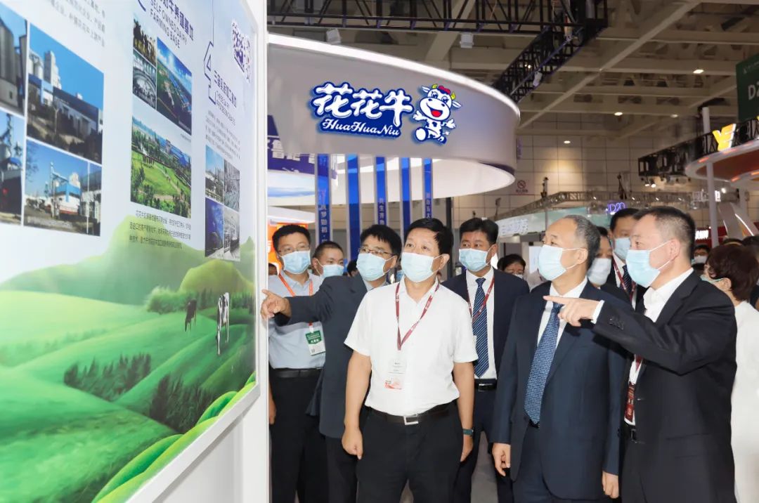 第十三届奶业大会暨D20峰会在泉城济南召开 | B体育在线登录乳业荣膺“优秀乳品加工企业” 第十三届奶业大会暨D20峰会在泉城济南召开 | B体育在线登录乳业荣膺“优秀乳品加工企业”