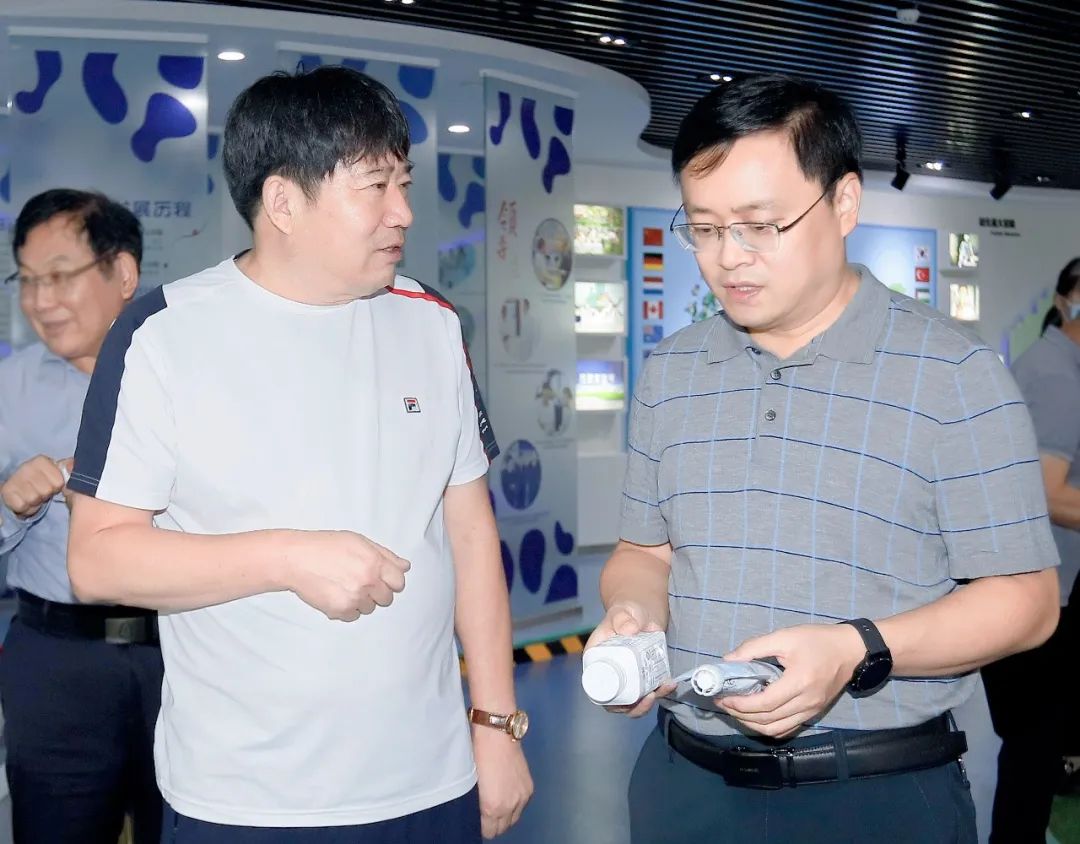 快讯｜社旗县人民政府县长关文波一行莅临B体育在线登录乳业集团参观考察