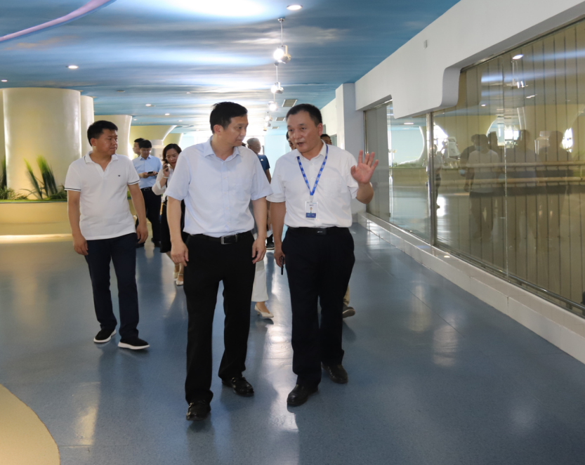 快讯|郑州市二七区委副书记、区长虎荣鑫莅临河南B体育在线登录乳业集团调研