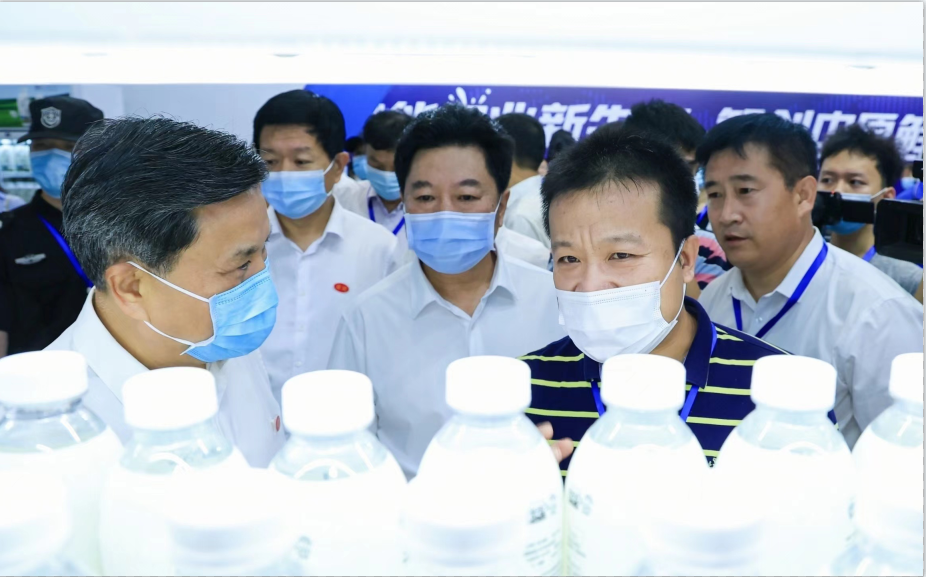 B体育在线登录 | 第34届中原畜牧业交易博览会开幕河南省人民政府副省长武国定莅临B体育在线登录展台参观