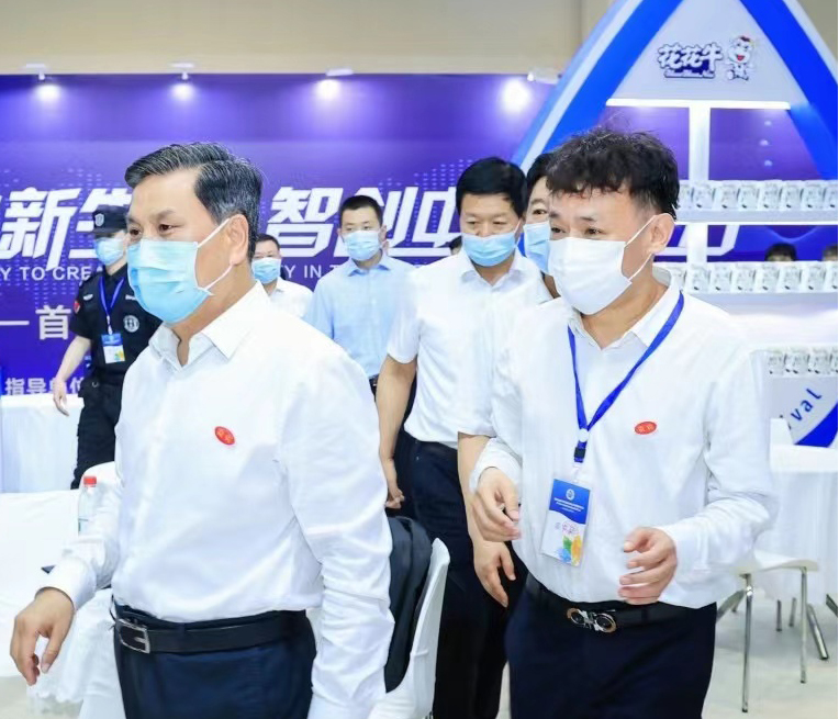 B体育在线登录 | 第34届中原畜牧业交易博览会开幕河南省人民政府副省长武国定莅临B体育在线登录展台参观