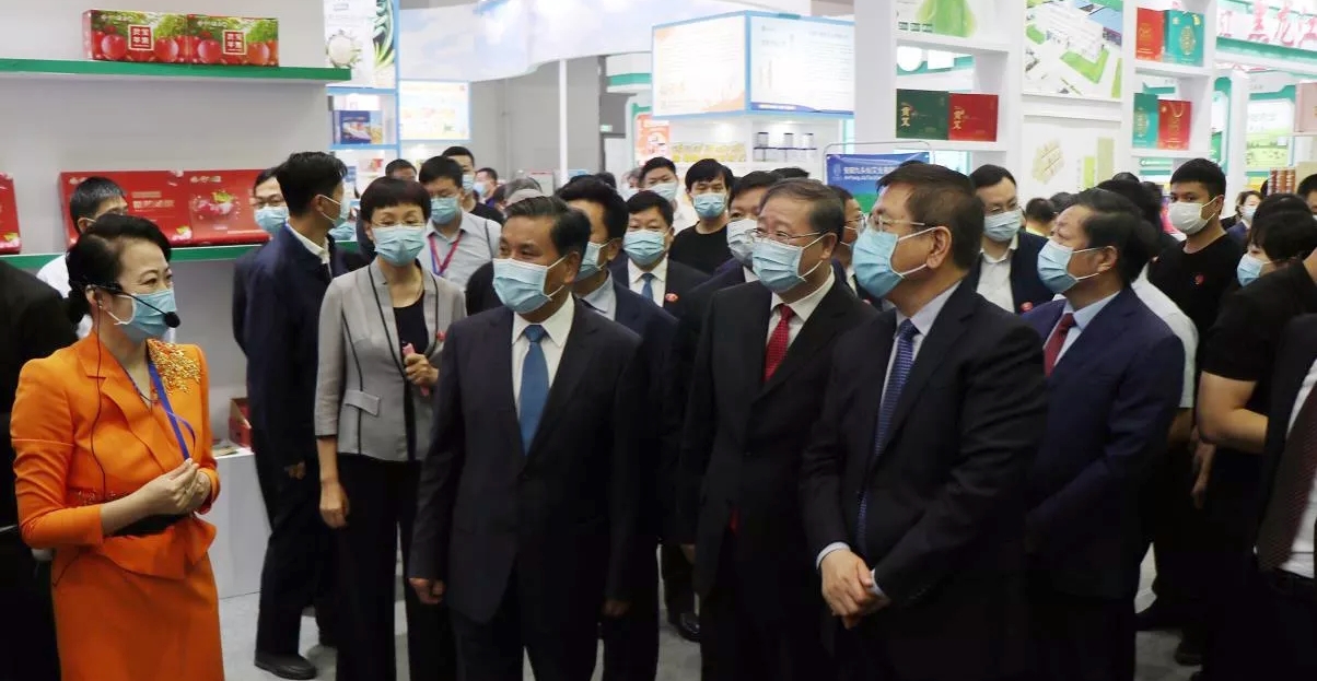 喜报 | B体育在线登录轻觉酸奶荣获第二十四届中国农产品加工业投资贸易洽谈会金质产品奖