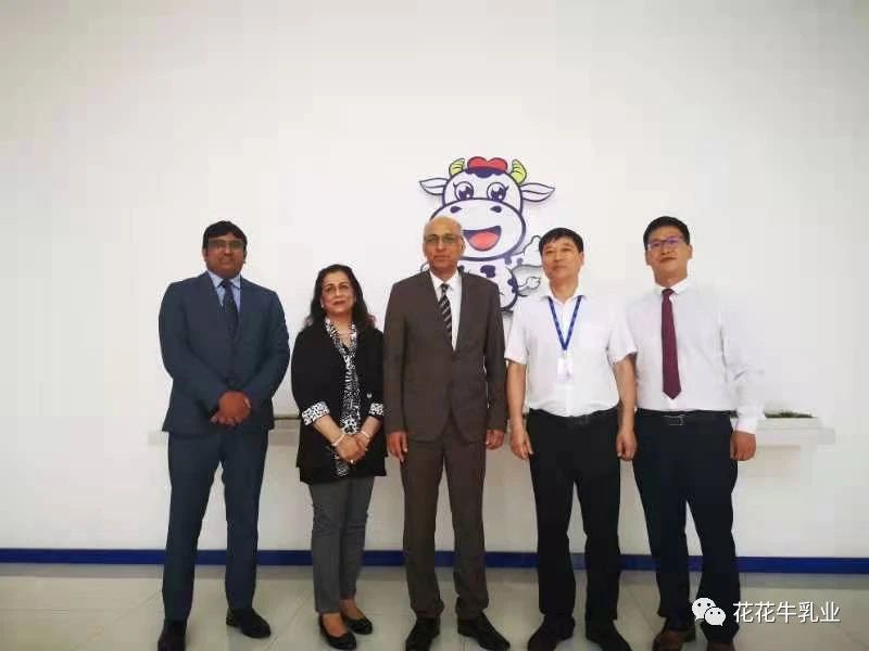 巴基斯坦驻华大使莫因·哈克 莅临B体育在线登录乳业集团参观访问