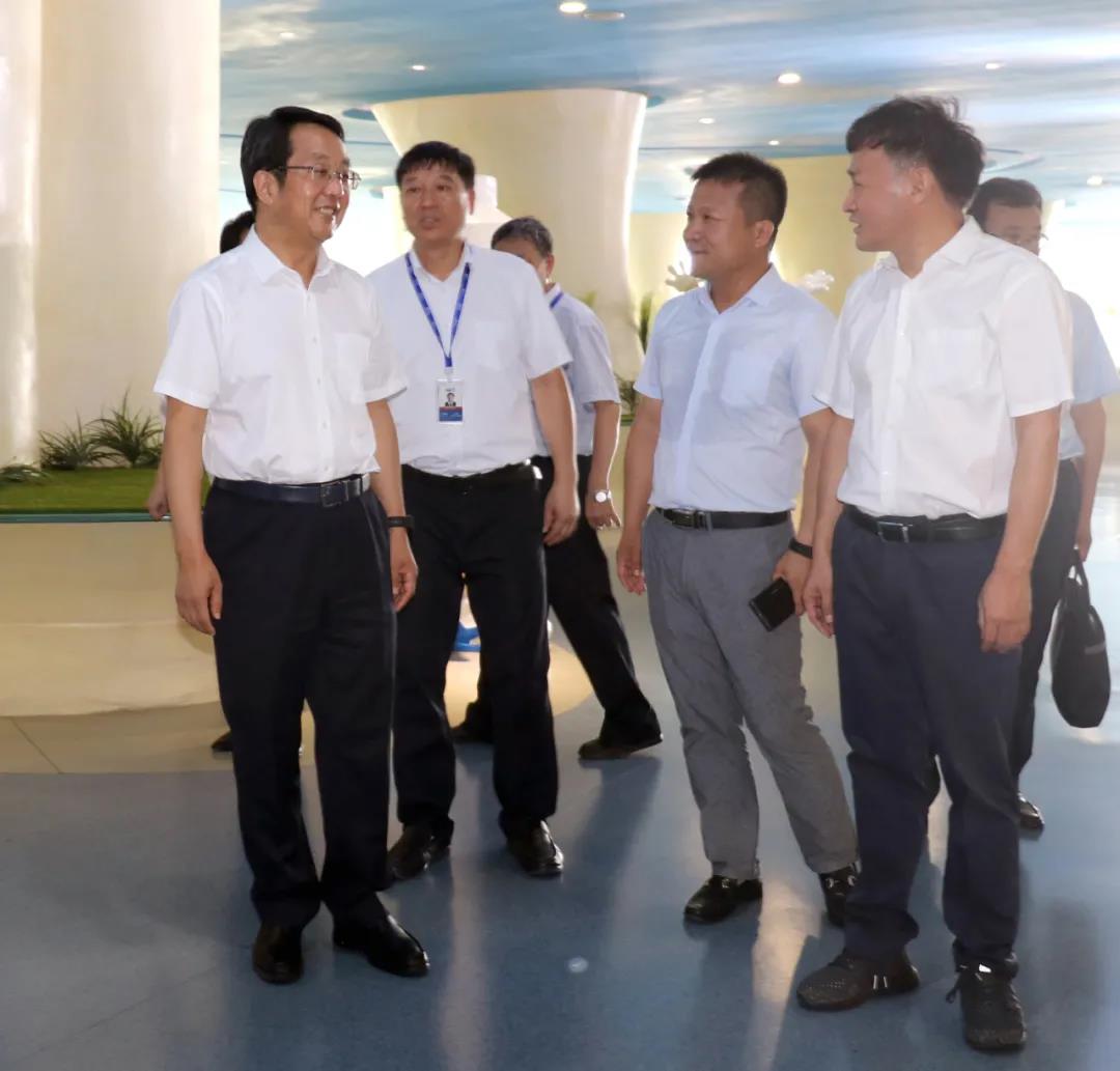 河南省高级人民法院院长胡道才一行莅临B体育在线登录乳业集团开展“万人助万企”活动 助力企业发展 河南省高级人民法院院长胡道才一行莅临B体育在线登录乳业集团开展“万人助万企”活动 助力企业发展