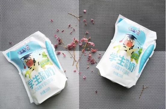 B体育在线登录首款爱克林低温学生饮用酸牛奶上市啦!!! B体育在线登录首款爱克林低温学生饮用酸牛奶上市啦!!!