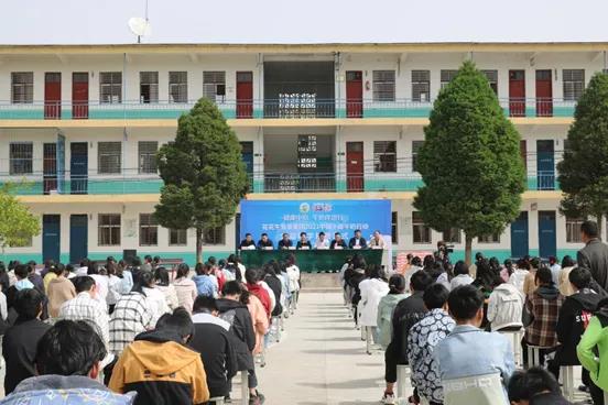 B体育在线登录 | B体育在线登录乳业集团2021中国小康牛奶行动 公益助学捐赠仪式在太康县举行