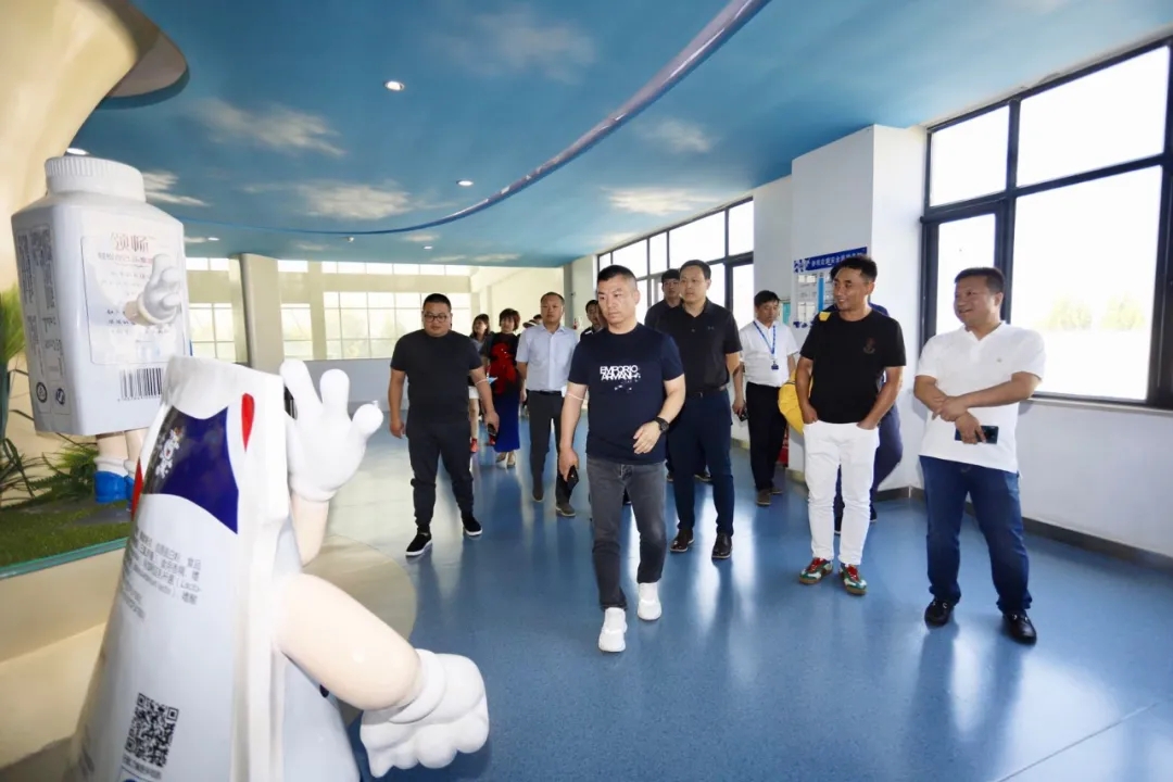 快讯 | 长江商学院智能制造学会走进B体育在线登录乳业集团