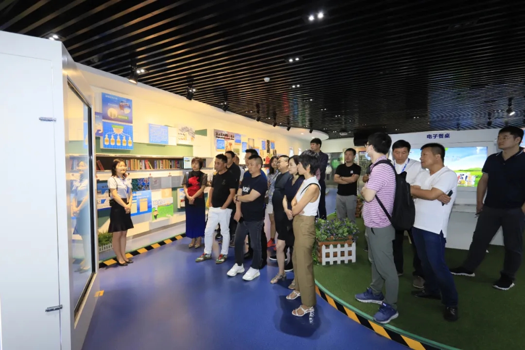 快讯 | 长江商学院智能制造学会走进B体育在线登录乳业集团