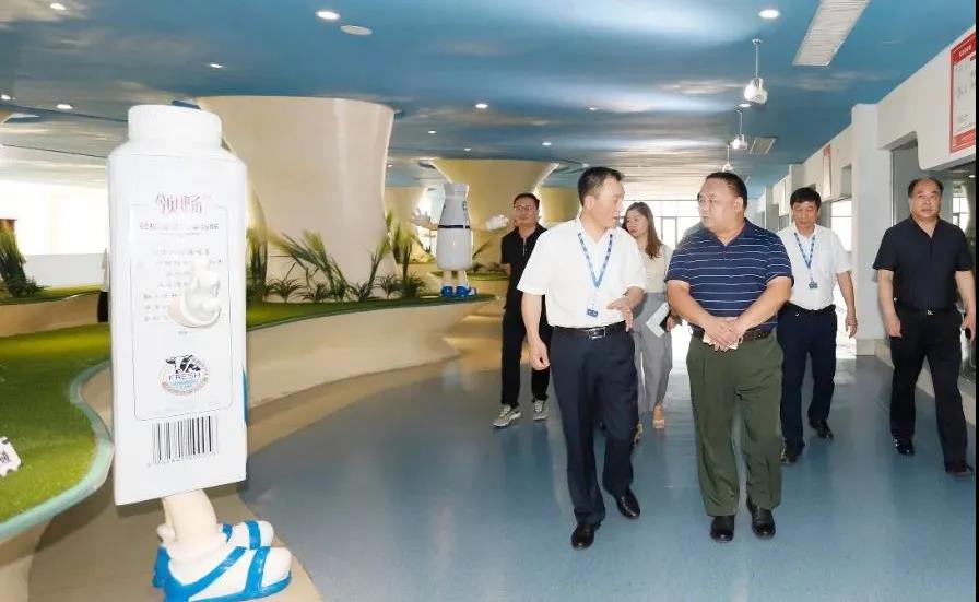 快讯 | 河南省人民政府食品安全委员会办公室第三批食品安全示范区验收组领导莅临B体育在线登录乳业集团验收食品安全示范区建设情况