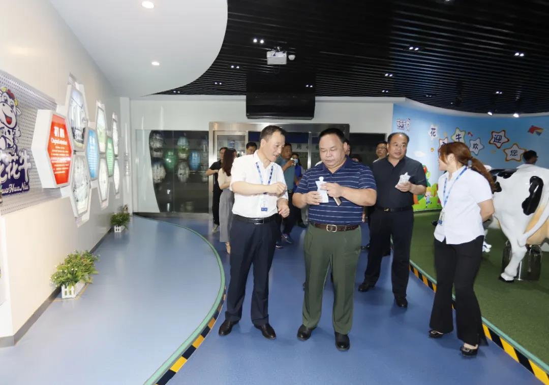 快讯 | 河南省人民政府食品安全委员会办公室第三批食品安全示范区验收组领导莅临B体育在线登录乳业集团验收食品安全示范区建设情况