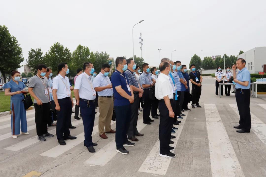 郑州市安全生产双重预防体系建设现场观摩会在B体育在线登录乳业集团郑州分公司召开