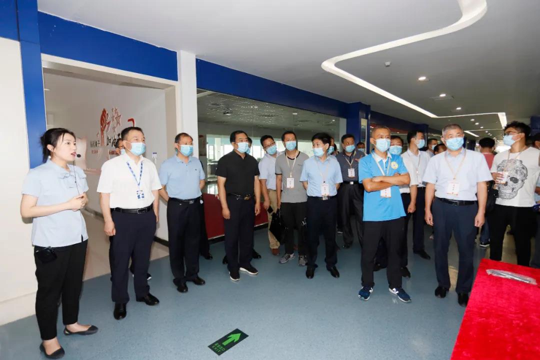 郑州市安全生产双重预防体系建设现场观摩会在B体育在线登录乳业集团郑州分公司召开