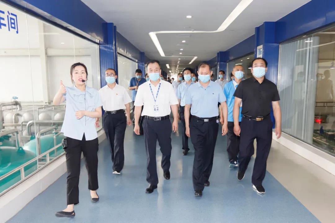 郑州市安全生产双重预防体系建设现场观摩会在B体育在线登录乳业集团郑州分公司召开