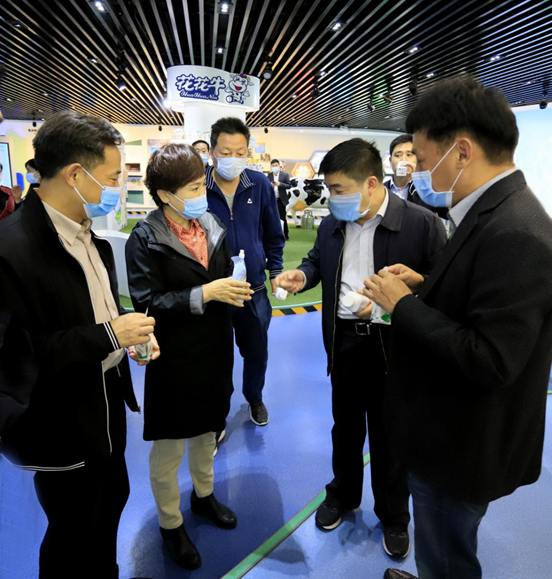 郑州市人大副主任孙黎、市政府副市长李喜安一行 莅临B体育在线登录开展“三送一强”活动