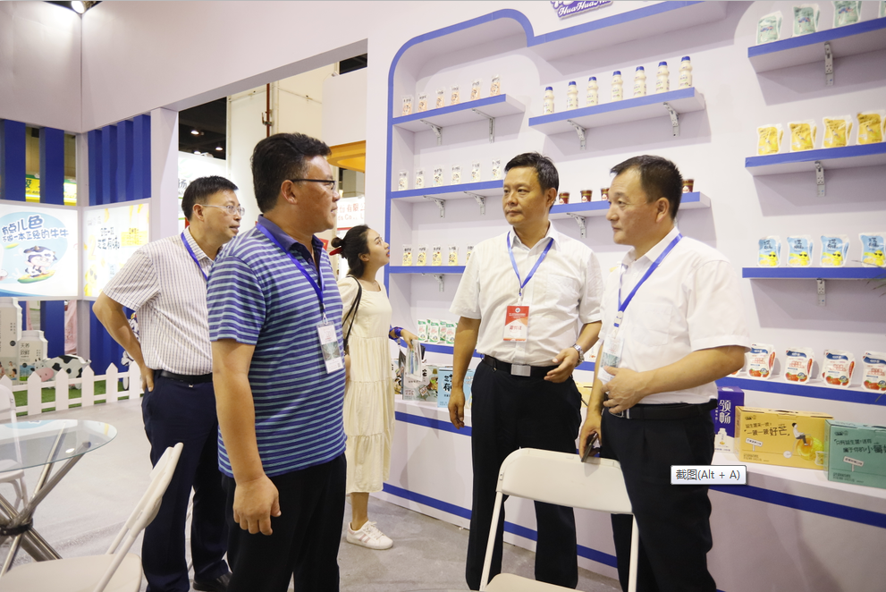 第31届中原畜牧业交易博览会 || B体育在线登录乳业集团获“河南省畜牧行业——最具影响力品牌”奖