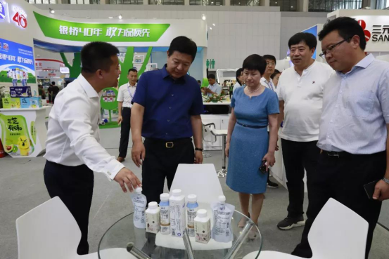 致敬祖国70华诞 |B体育在线登录亮相第十届中国奶业大会