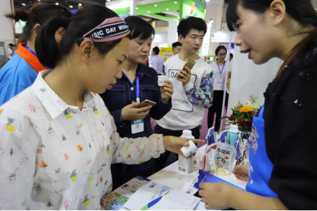 B体育在线登录亮相第30届中原畜牧业交易博览会