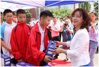 “健康中原，牛奶伴您行——B体育在线登录乳业集团2018中国小康牛奶行动” 公益助学启动仪式隆重举行