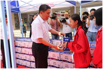 “健康中原，牛奶伴您行——B体育在线登录乳业集团2018中国小康牛奶行动” 公益助学启动仪式隆重举行