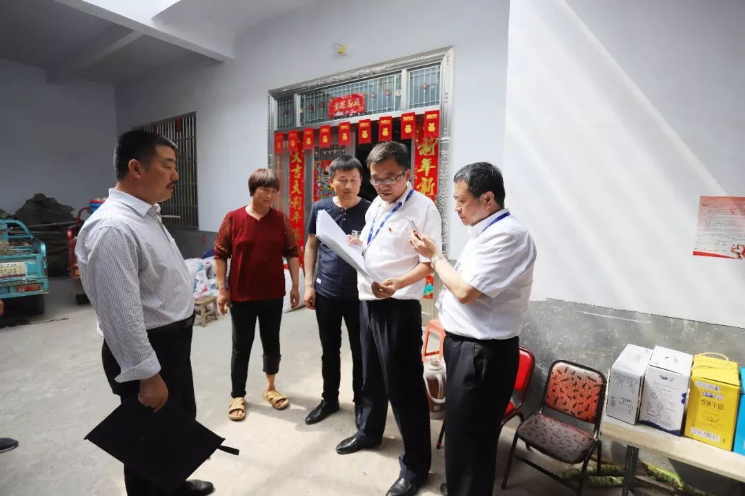 B体育在线登录乳业集团走访慰问贫困户 结对帮扶暖人心