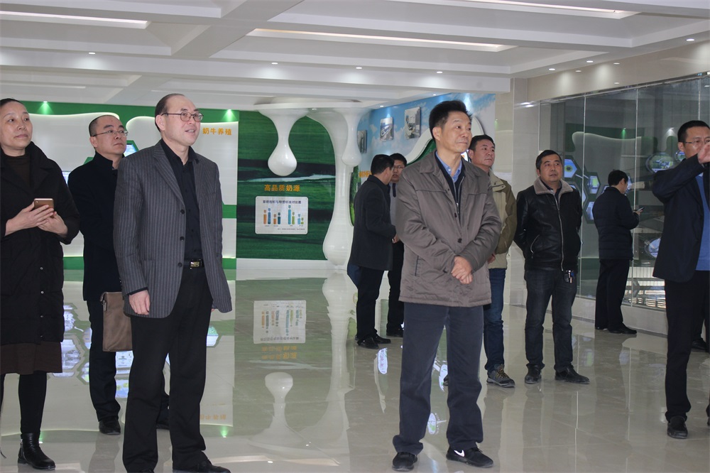 河南省财政厅副厅长庞学孟一行莅临B体育在线登录集团养殖事业部鲁山瑞亚牧业有限公司调研
