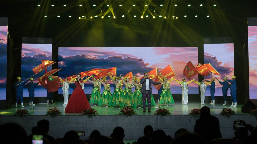 “不忘初心、聚力前行” B体育在线登录集团2018迎新春联欢会隆重举行 “不忘初心、聚力前行” B体育在线登录集团2018迎新春联欢会隆重举行