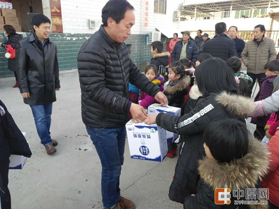 B体育在线登录暖冬公益行走进汝州活动启动