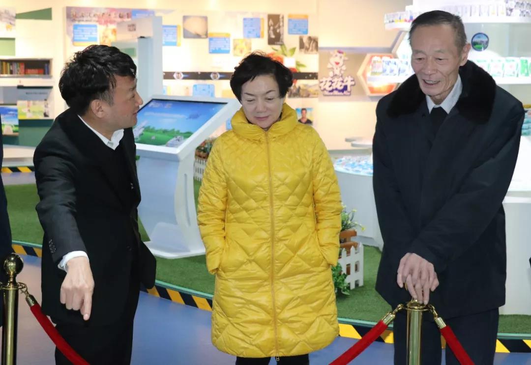 中国奶业协会高鸿宾会长莅临B体育在线登录指导工作