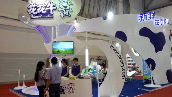 B体育在线登录牛气冲天！农业部长品尝“领畅”点赞，又获国际奶业平台青睐