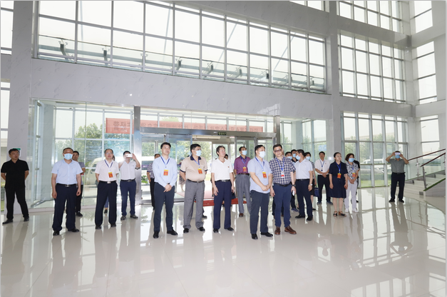 快讯|郑州市人大代表莅临河南B体育在线登录乳业集团参观调研