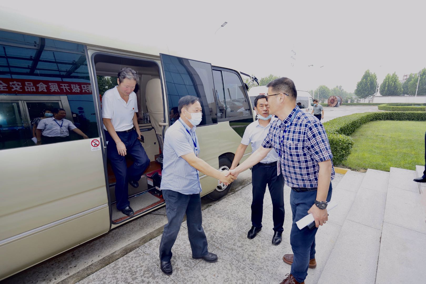 快讯|郑州市人大代表莅临河南B体育在线登录乳业集团参观调研