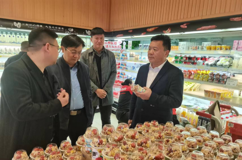 走访调研拓市场 凝心聚力谋发展--B体育在线登录乳业集团党委书记、董事长唐洪峰一行走访销售终端