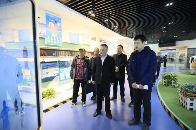 河南省发展改革委价调处副处长马冰一行莅临B体育在线登录乳业集团参观调研