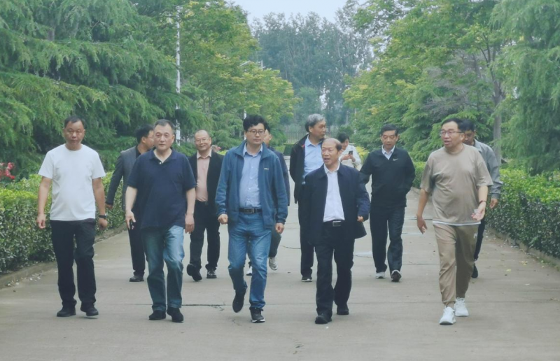 B体育在线登录丨河南农业大学党委副书记、校长介晓磊一行莅临B体育在线登录河南瑞亚参观调研
