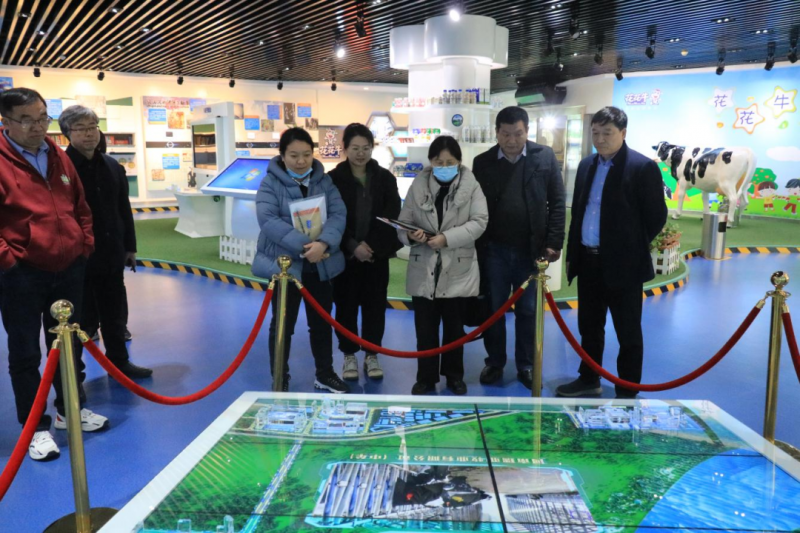 B体育在线登录丨农业农村部食物与营养发展研究所调研组徐伟平一行莅临B体育在线登录乳业集团考察调研