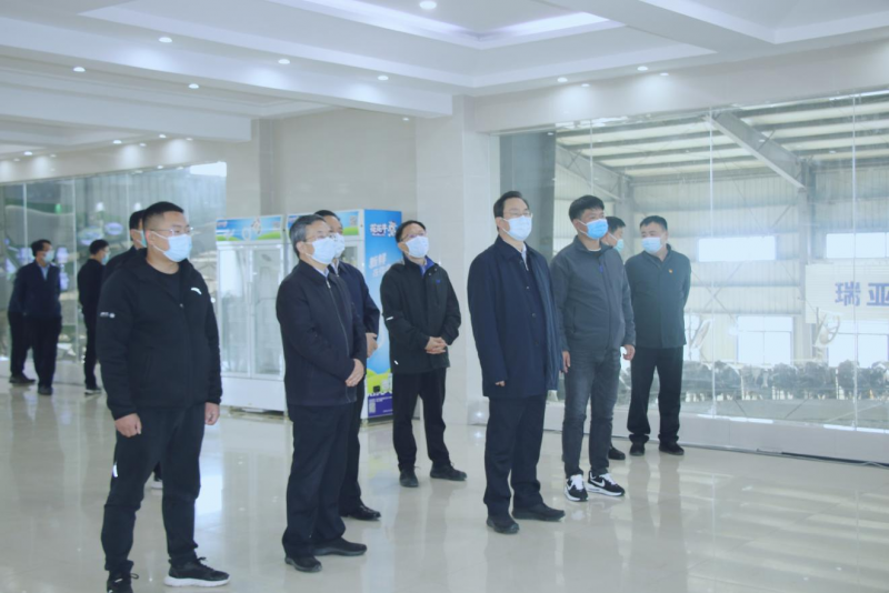 河南省人大常委会党组书记、副主任孔昌生莅临B体育在线登录鲁山瑞亚牧场参观调研