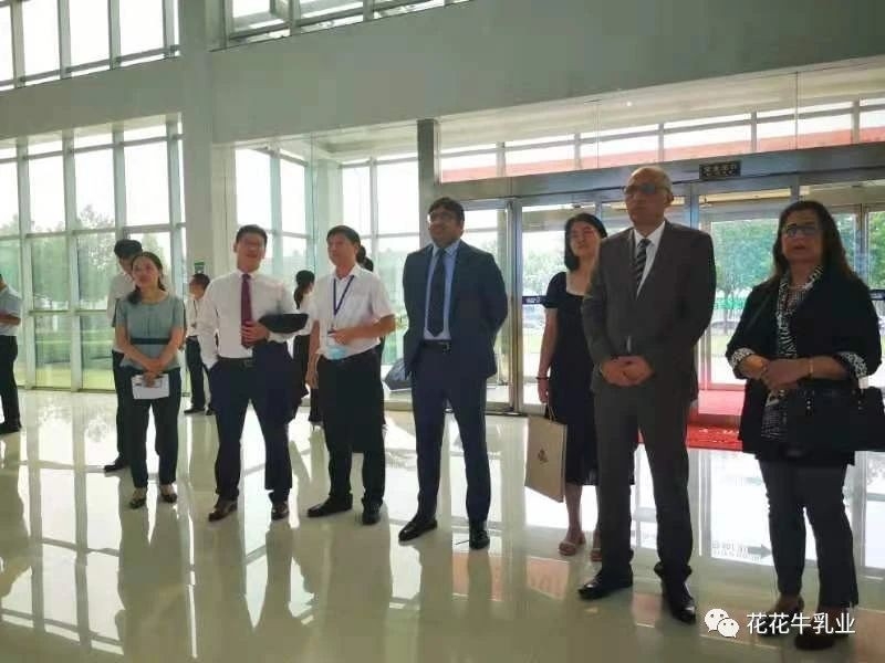 巴基斯坦驻华大使莫因·哈克 莅临B体育在线登录乳业集团参观访问