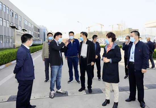 郑州市人大副主任孙黎、市政府副市长李喜安一行 莅临B体育在线登录开展“三送一强”活动