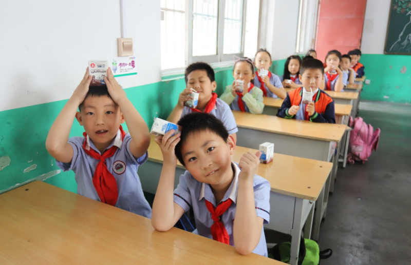 B体育在线登录|六一关爱儿童，让爱洒满人间